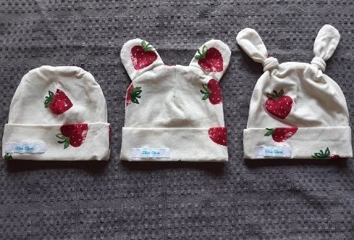 Baby beanies plain, ears and antennas, strawberry 🍓