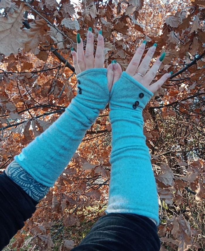 Extreme length fingerless gloves small
