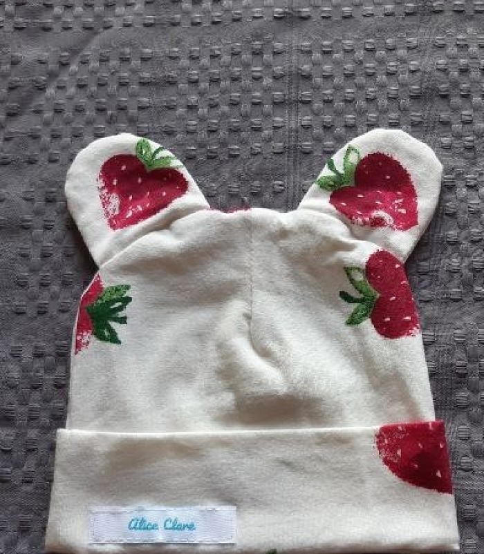 Baby beanie strawberry 🍓