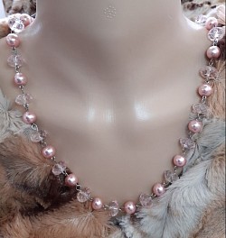 Pearl pink and clear beaded necklace $5