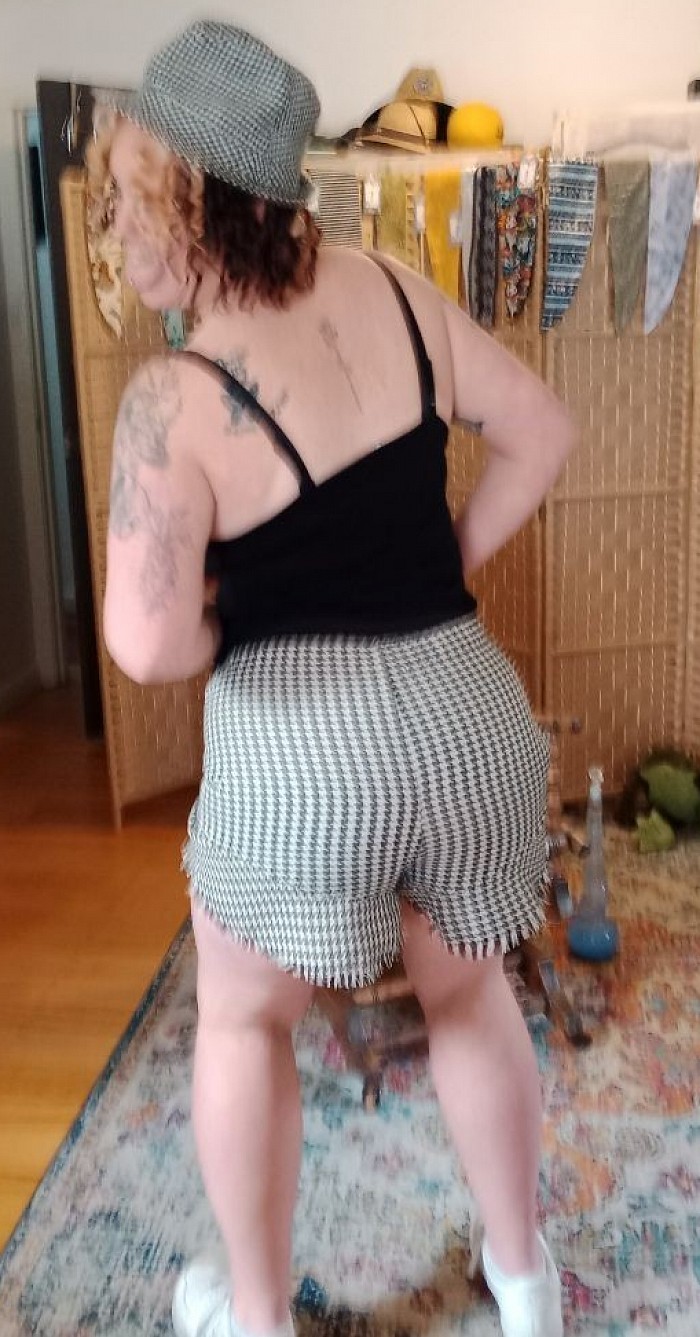 Woven wool shorts